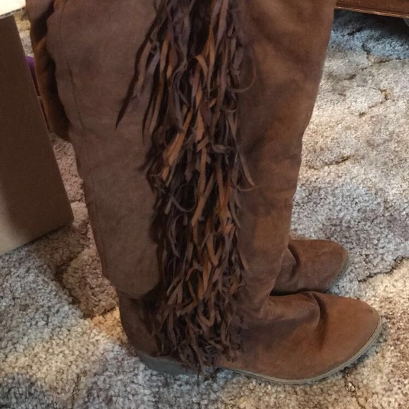 Boots - Picture 4 of 8